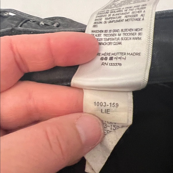 MOTHER THE RUNAWAY IN LIES & SHADOWS LOW RISE BLACK WASH FLARE DENIM SIZE 25 - Picture 12 of 16